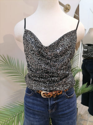 Blusa negra con lentejuelas